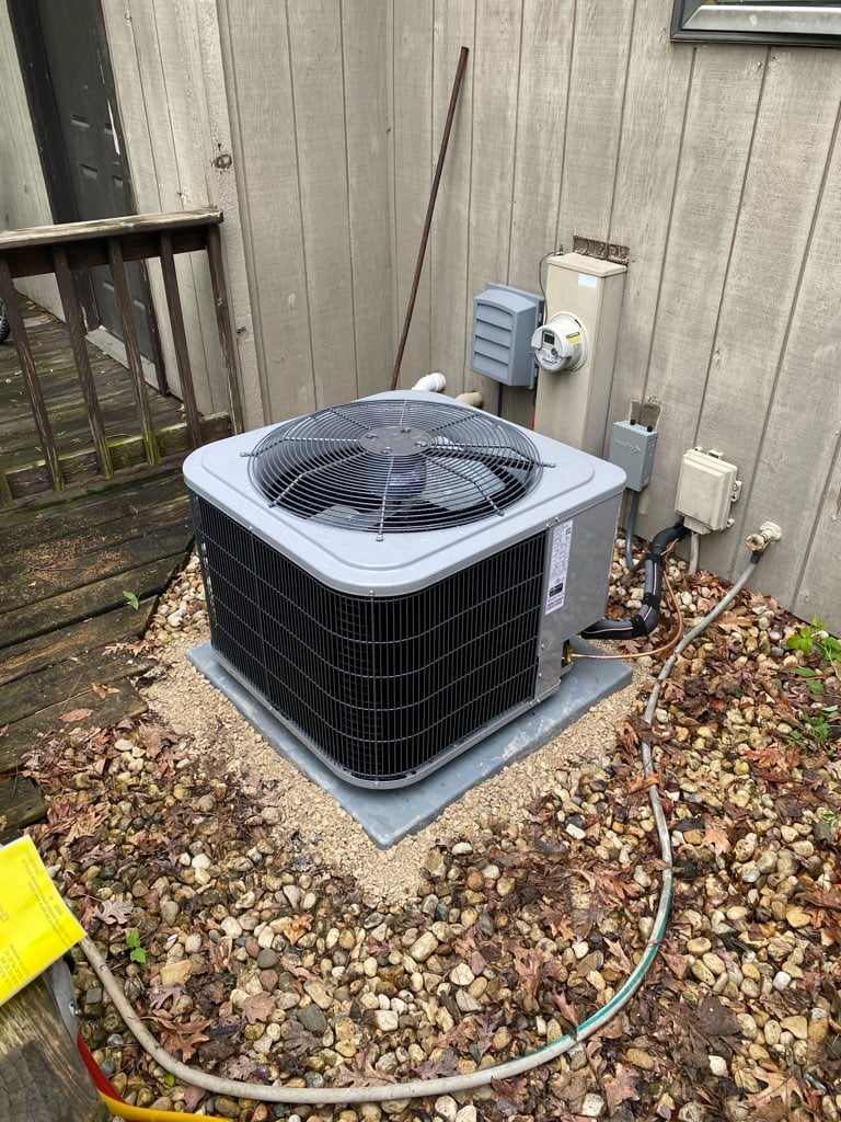 New air conditioning condenser installed by American Mechanical Works in the Chicago North Shore