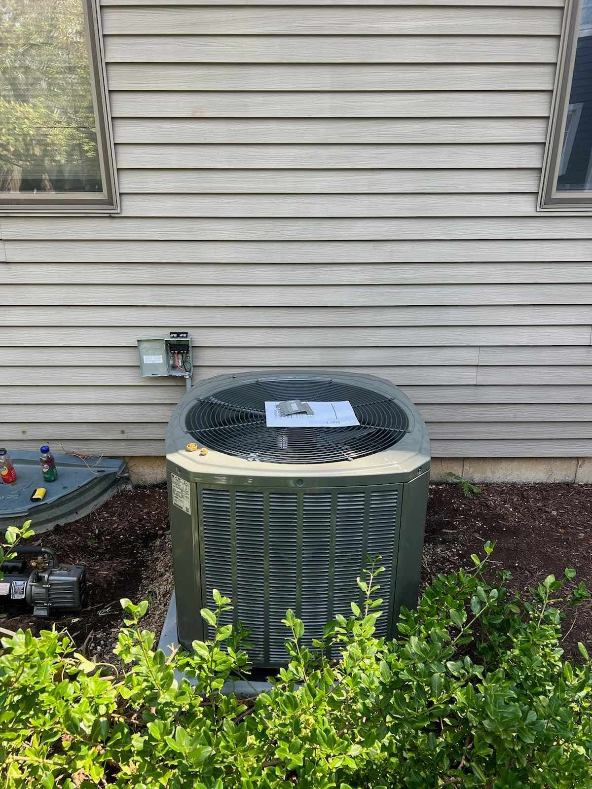 New air conditioning condenser installed by American Mechanical Works in the Chicago North Shore