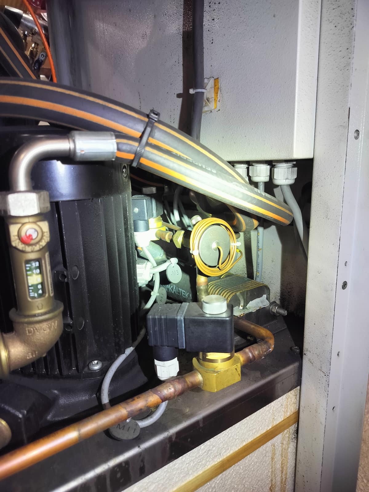 HVAC service and repair technician from American Mechanical Works